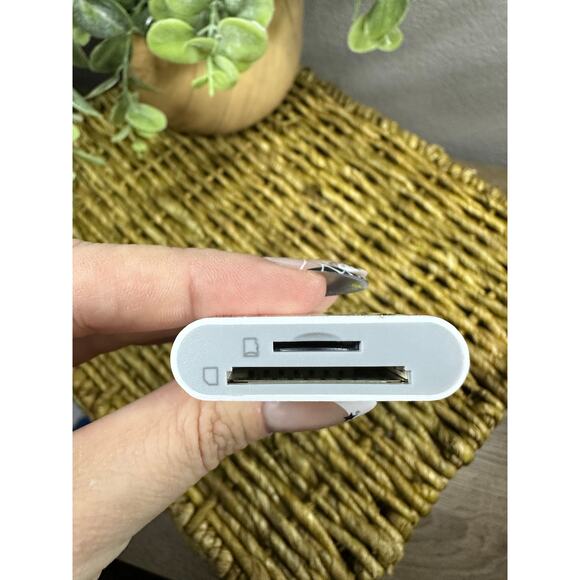 SD Card Reader  Dual Connector (Lightening&USB-C)  SD and TF Card - Picture 3 of 3